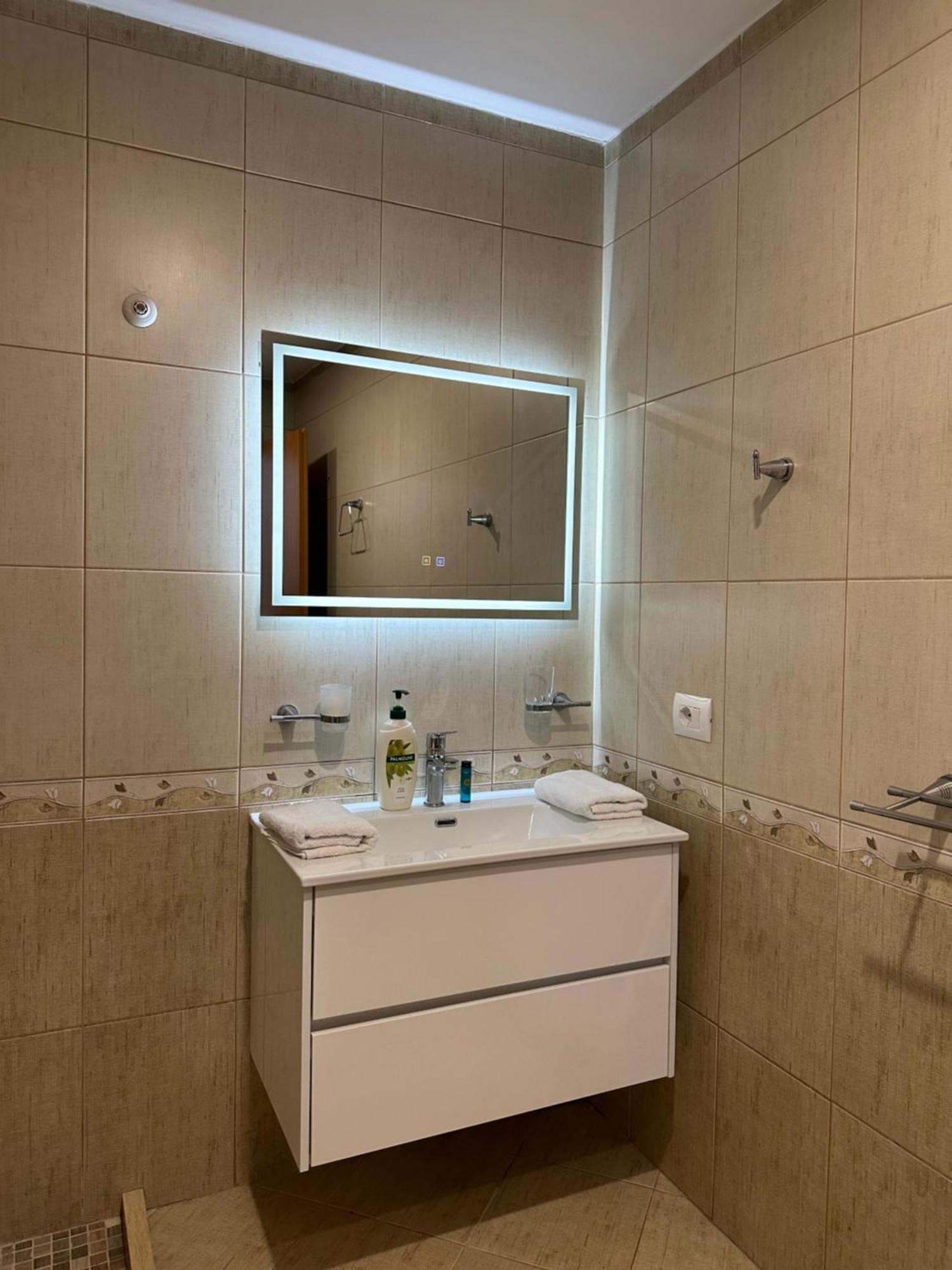 Olis Place Tirana Zewnętrze zdjęcie